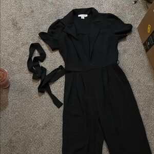Chic Black Collared Jumpsuit with Waist Tie